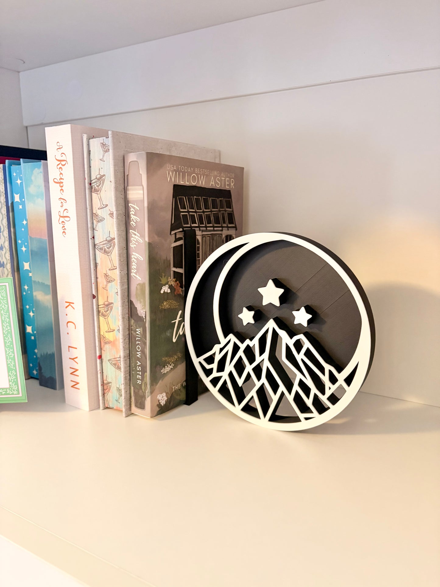 Velaris Book End