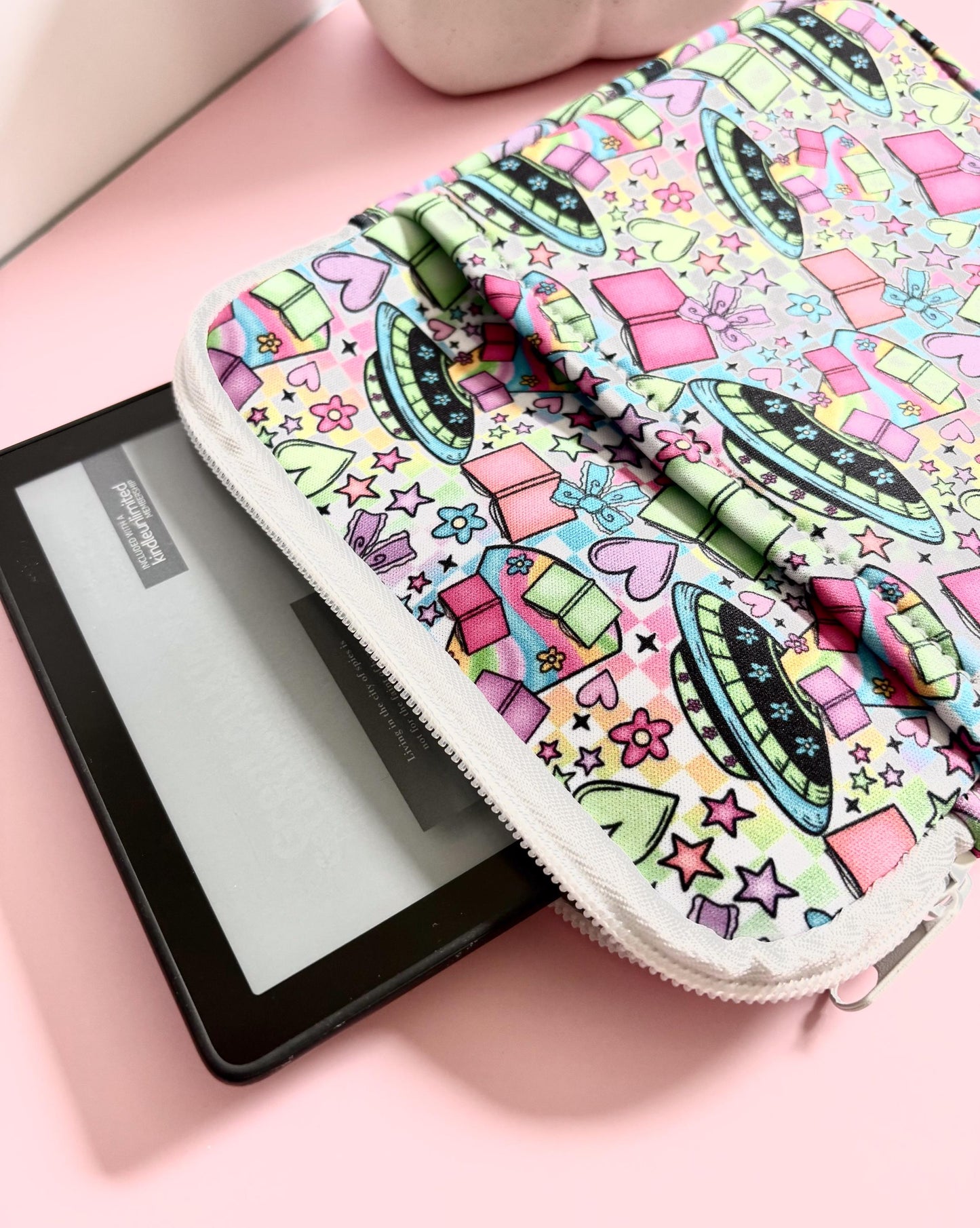 Ufo and book Kindle Sleeve