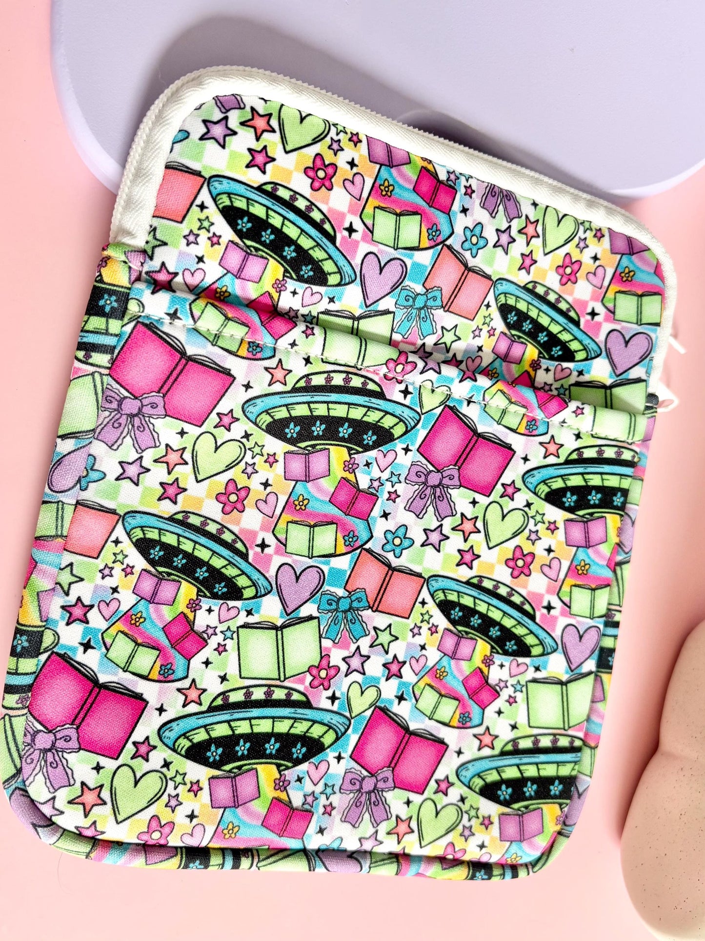 Ufo and book Kindle Sleeve